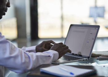 Comment mettre fin à un e-mail (avec des exemples de clôture)