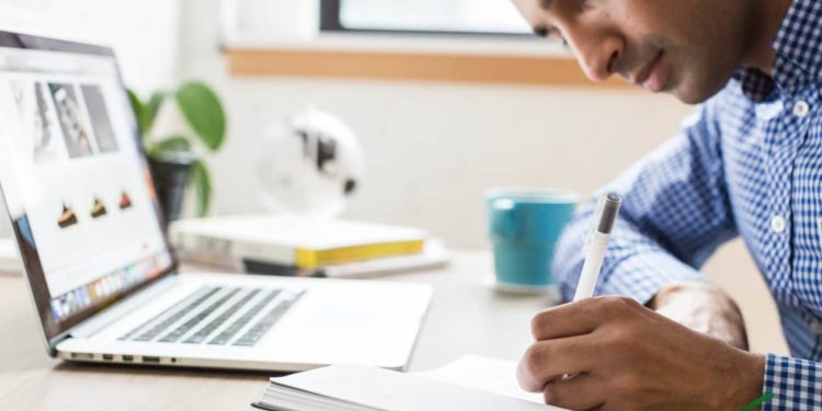 À quoi devrait ressembler le CV d'un programmeur - un programmeur de 30 ans