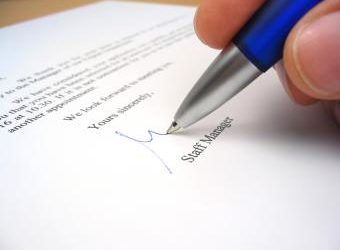 signature d'une lettre commerciale