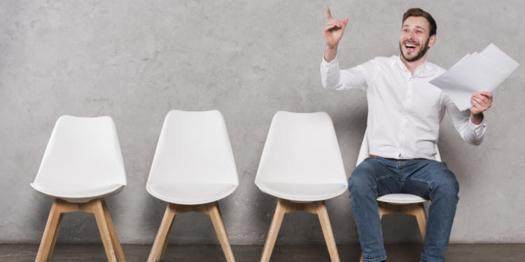 Comment rédiger un CV pour travailler à l'étranger ?  Modèle de CV gratuit à télécharger !