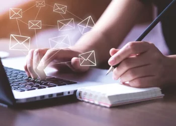 Comment rédiger un email avec un CV ?  Que rédiger exactement et comment envoyer un CV pour décrocher un emploi ?