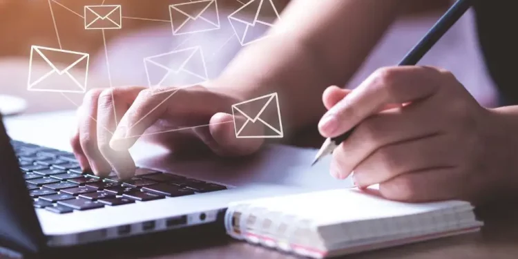 Comment rédiger un email avec un CV ?  Que rédiger exactement et comment envoyer un CV pour décrocher un emploi ?