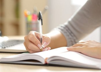 Comment rédiger une lettre de candidature pour un emploi en tant que femme de ménage en 2021