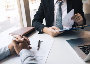 Comment rédiger une lettre de motivation pour un CV (avec des exemples)