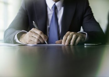 Exemples de clôture de lettre formelle et de signature