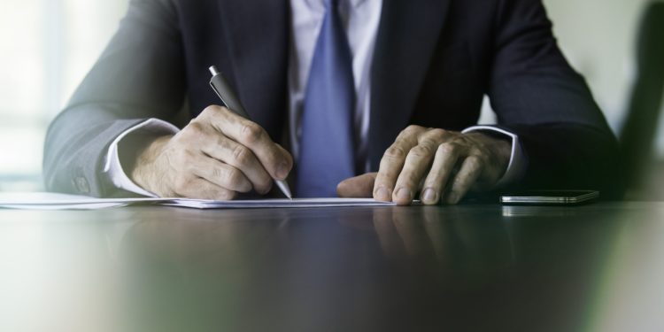 Exemples de clôture de lettre formelle et de signature