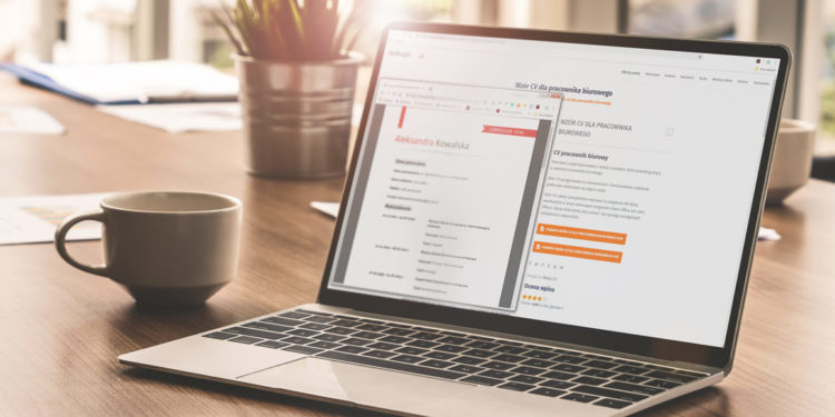 vue d'un modèle de CV sur un écran d'ordinateur portable