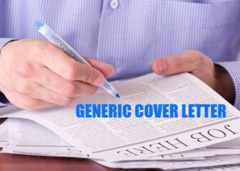 Homme avec un stylo et une section de papier