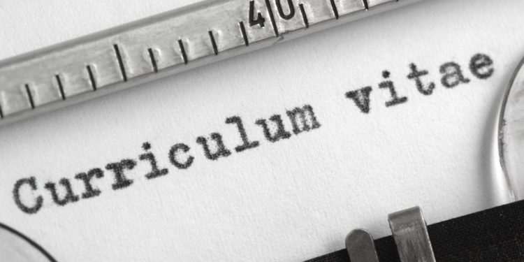 Nous écrivons un e-mail à l'employeur et envoyons notre CV - à quoi devez-vous faire attention ?