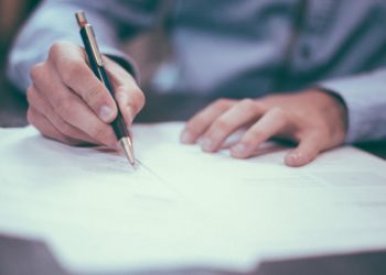 Comment rédiger une référence pour une image de héros d'employé