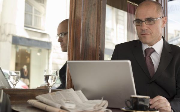 Comment joindre un curriculum vitae à une demande d'emploi en ligne