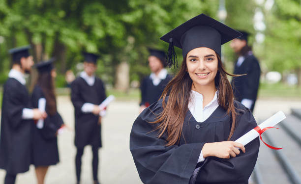 Créez une lettre de motivation lucrative pour les nouveaux diplômés (avec exemples et conseils)