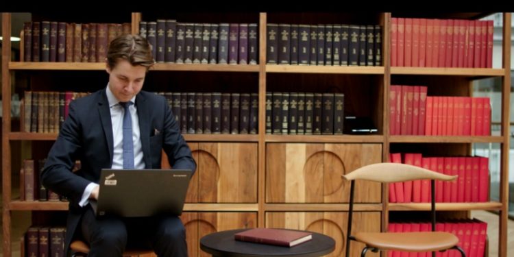 Rédiger un CV et une lettre de motivation en droit